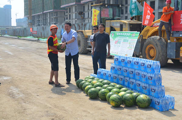 九游登陆入口-九游online(中国)
开展夏季送清凉慰问市政工程一线活动